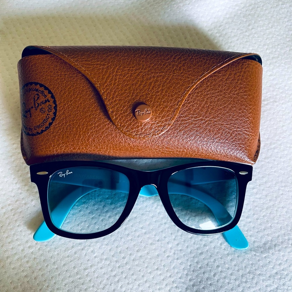 Ray-ban wayfarer sunglasses light blue no flaws